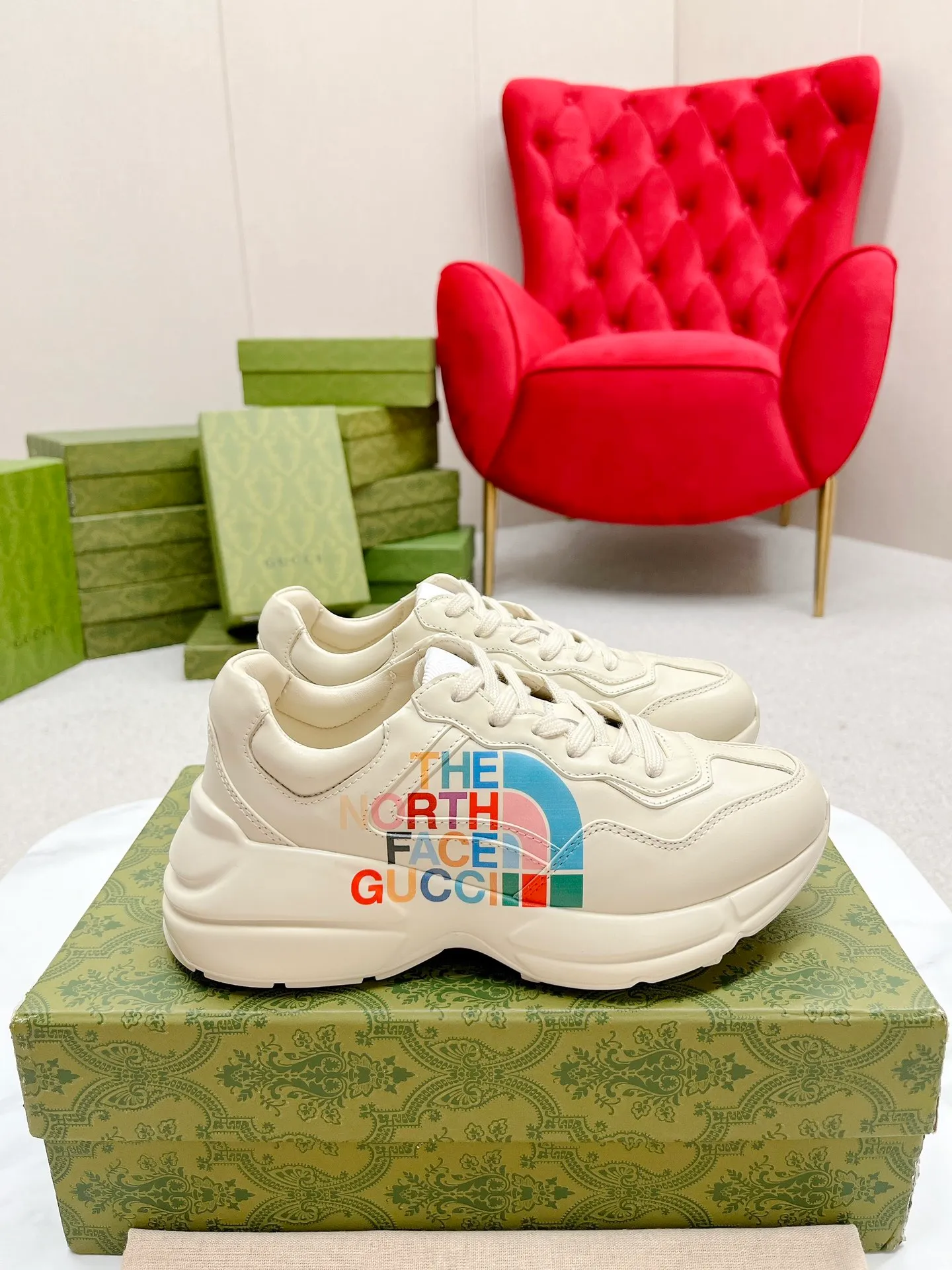 👟👟Ex-factory price 700👟👟 Men +10 Gucci’s top version of couple’s dad shoes series is new! 🖤 ⚠GG couple’s dad shoes have been very popular in recent years; new colors are updated constantly; new colors are updated, and our home and counters have new ones at the same time. This classic dad shoe is popular among celebrities and Internet celebrities. Anchors and others are sure to plant grass and call ❤ Classic fashion style, distressed leather surface, 5D drawing printing; mixed surface splicing colors, etc... Original customization (off-white eco-friendly cowhide, first layer of cowhide inside), original outsole... Shiny colorful drawings embellish the sides of the shoe body, old color rubbing, package production technology, 1:1 creation / only to make the best shoes. ⚠️ Comes with high-end full package at the counter. …………………………………………………… 👑❥∙Colour: Doraemon model/Mickey Mouse model/Lip model/Donald Duck model/Anchor model/Classic red and green striped logo model/NY letter model/Rainbow letter model/Red ebony cloth model/G letter pink cloth model/North Face joint model/Little Bear model/New blue color model/New orange color model 👑❥∙Size: Women’s model 35-40 Men's 39-44